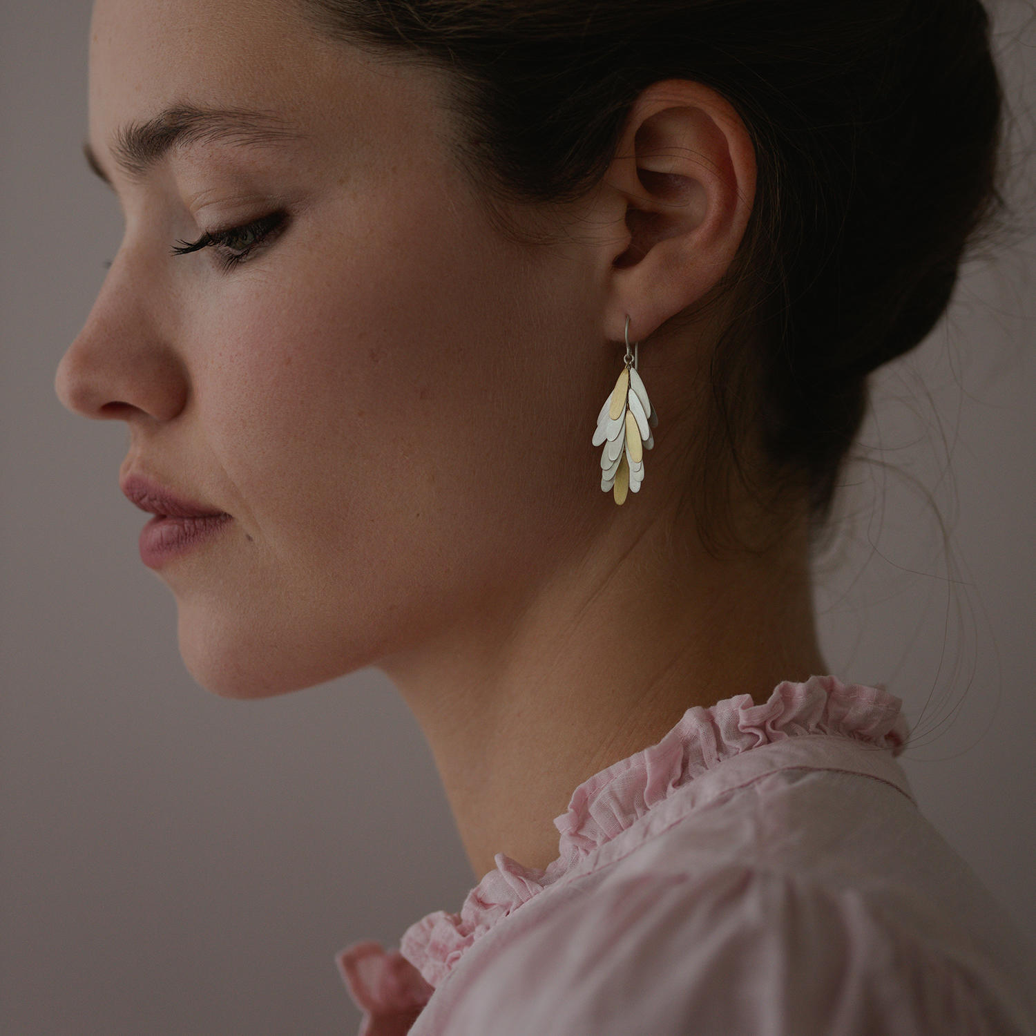 Sia Taylor ME12 SG Silver Daisy Earring 2
