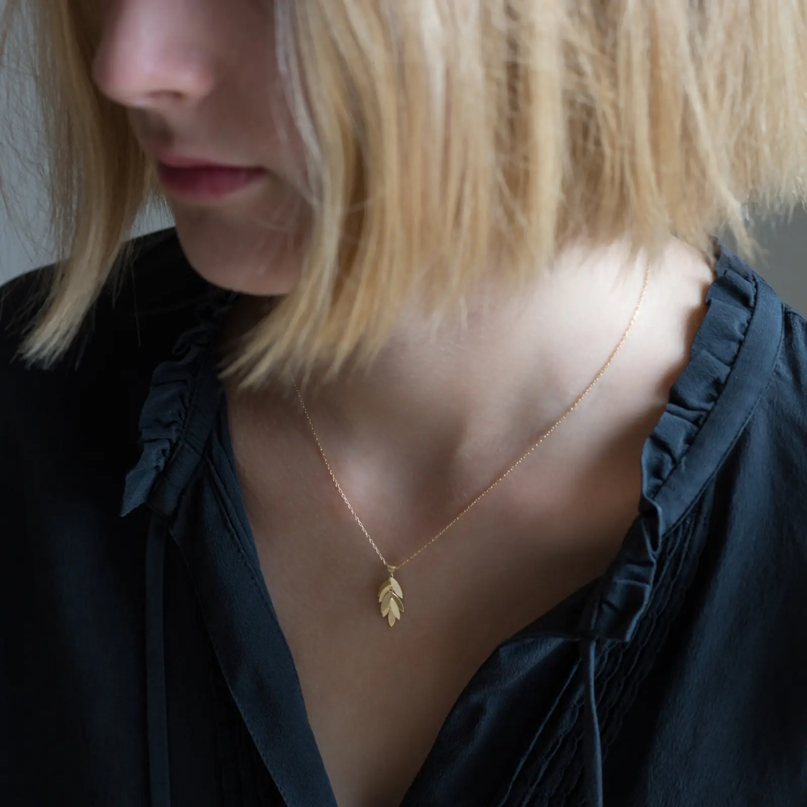 Sia Taylor KLN3 Y Yellow Falling Leaf Pendant M