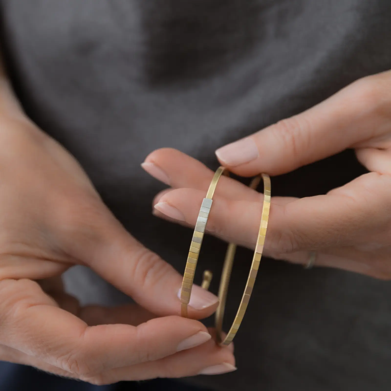 Sia Taylor KB2 RAIN Rainbow Gold Faceted Horizon Bangle M2