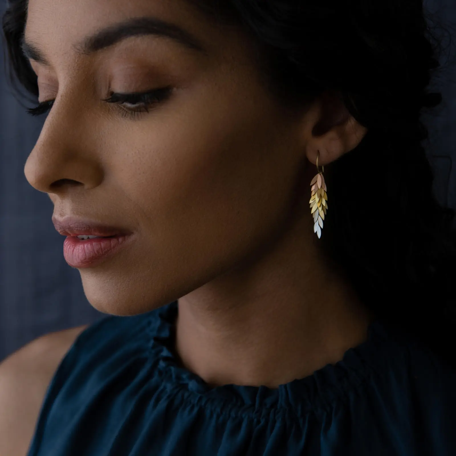 Sia Taylor KE24 RAIN Rainbow Leaf Earring M