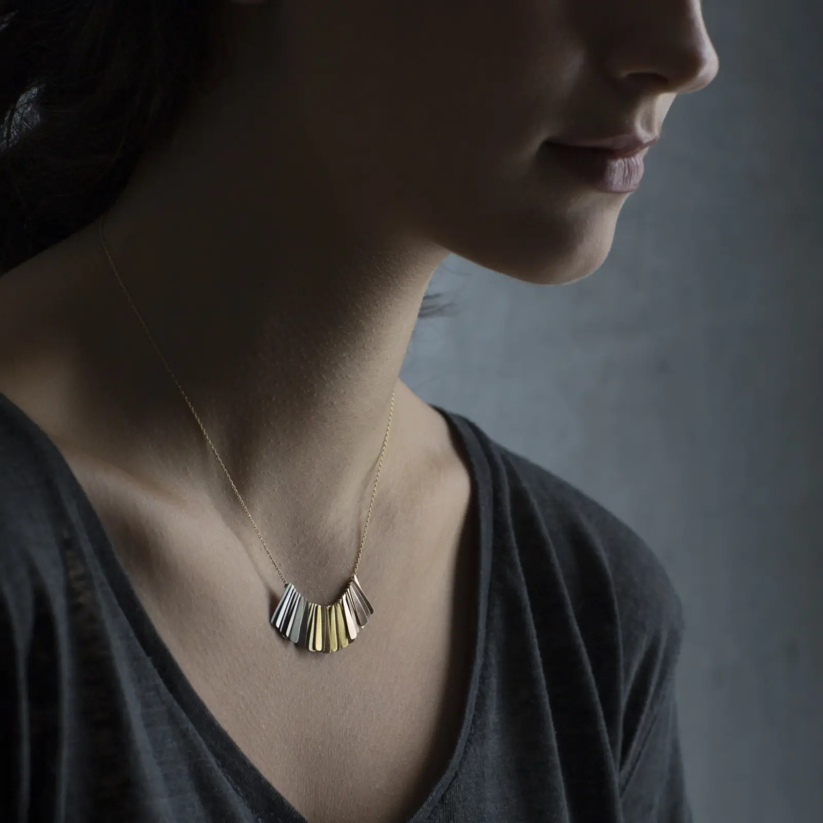 Sia Taylor KN4 Y Rainbow Golds Ray Necklace M