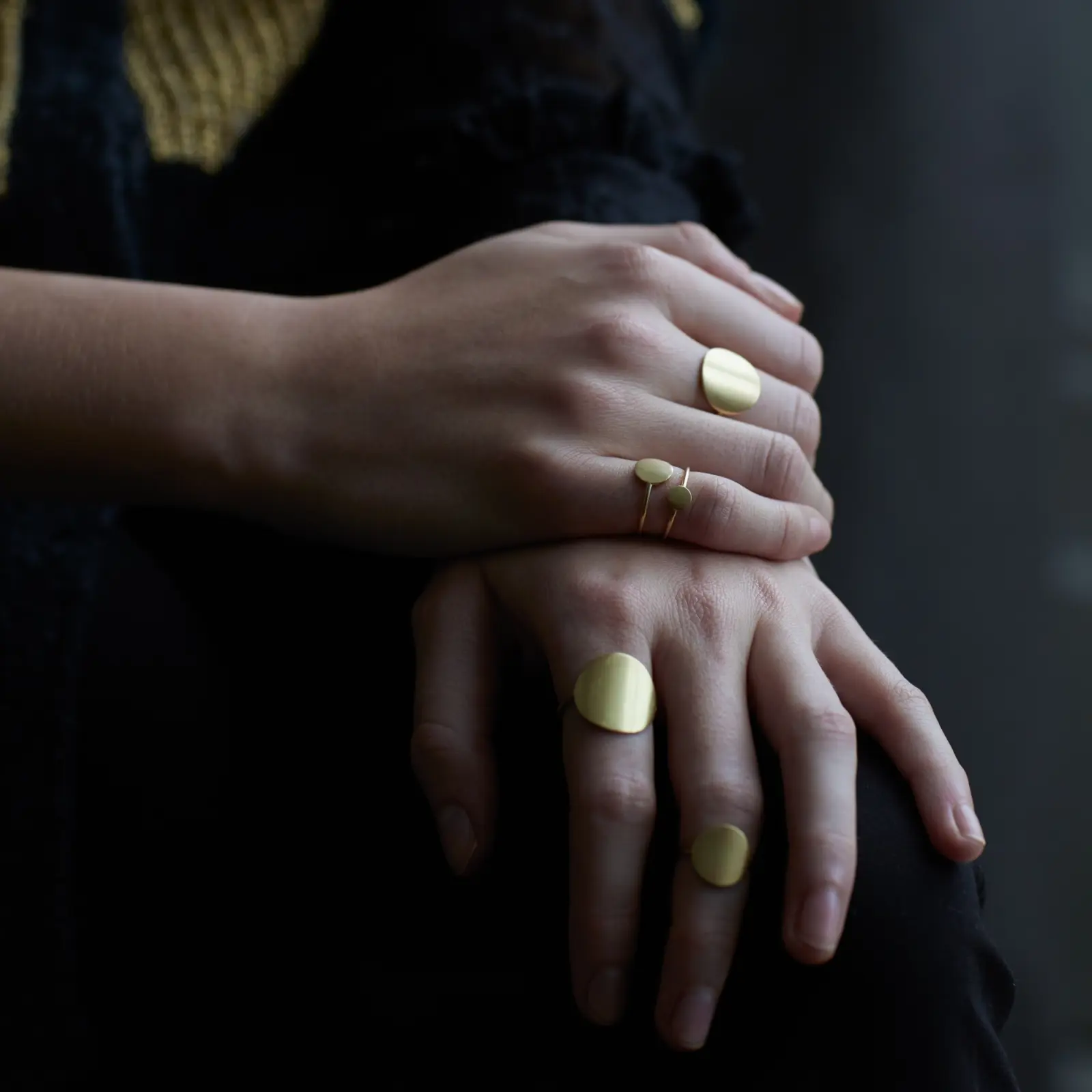 Sia Taylor KR4 Y Yellow Gold 15mm Moon Ring M