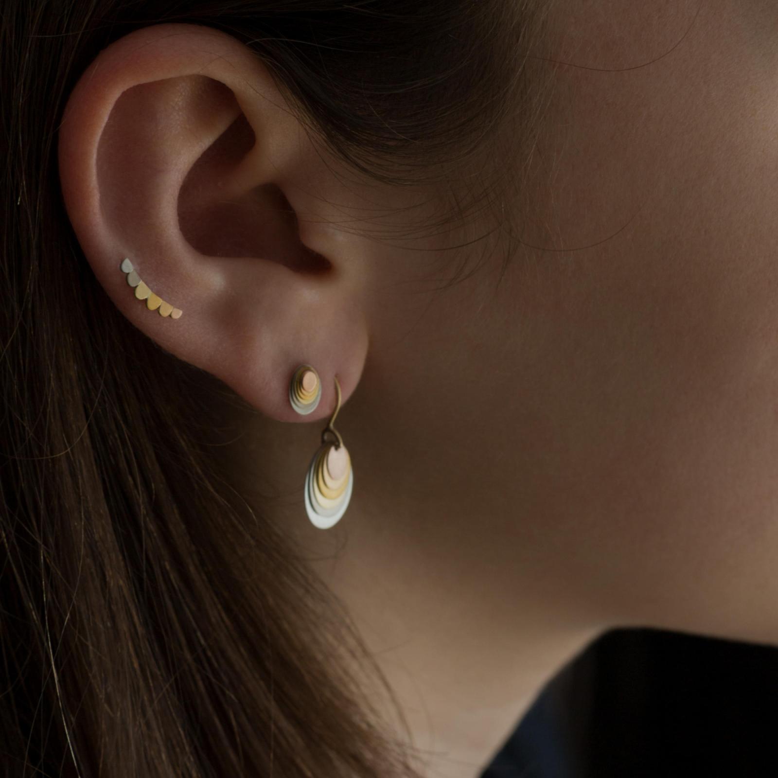 Sia Taylor FE18 RAIN Rainbw Gold Tiny Plume Stud M2