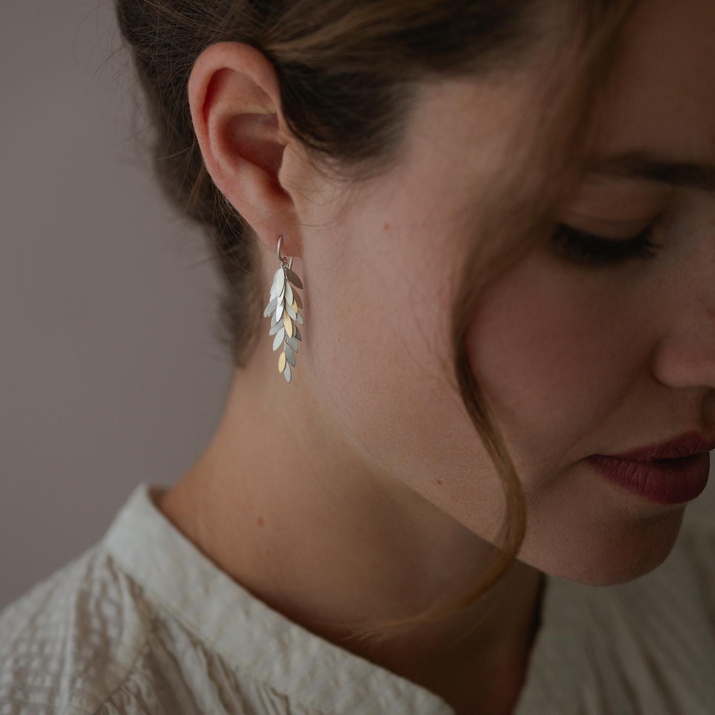 Sia Taylor KE24 SG Silver Leaf Earring 2