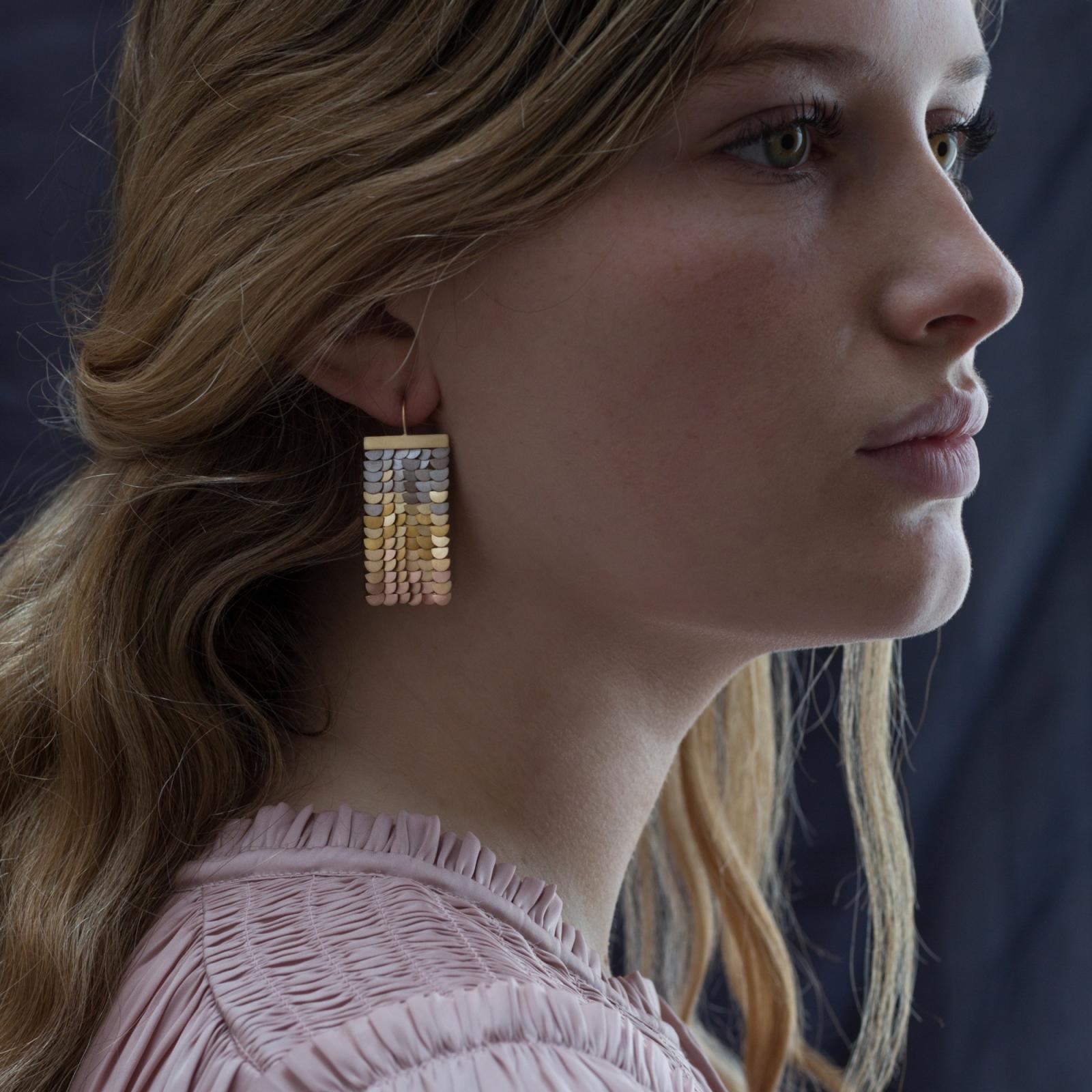 Sia Taylor KE39 RAIN Rainbow Gold Sunrise Earring M