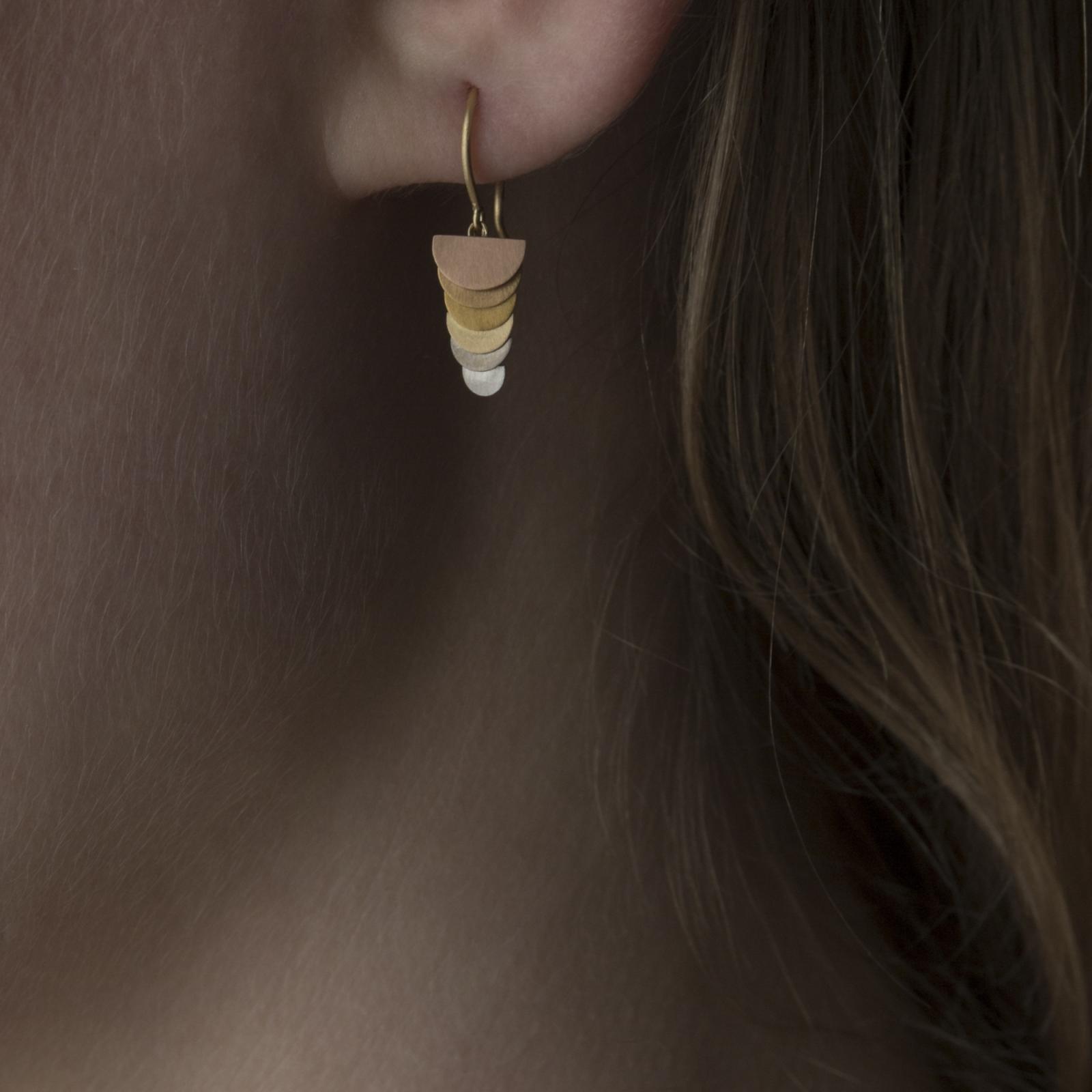 Sia Taylor KE42 RAIN Rainbow Gold Tiny Sunrise Earring M