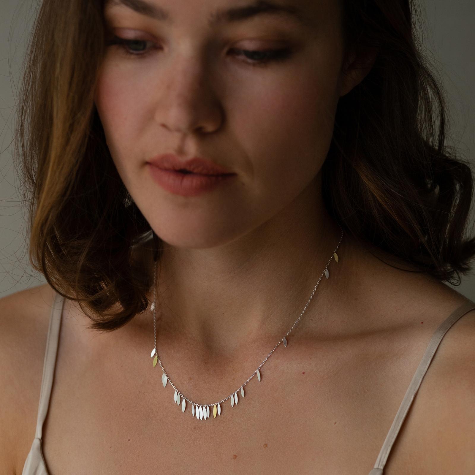 Sia Taylor KLN2 SG Silver Scattered Leaf Necklace M