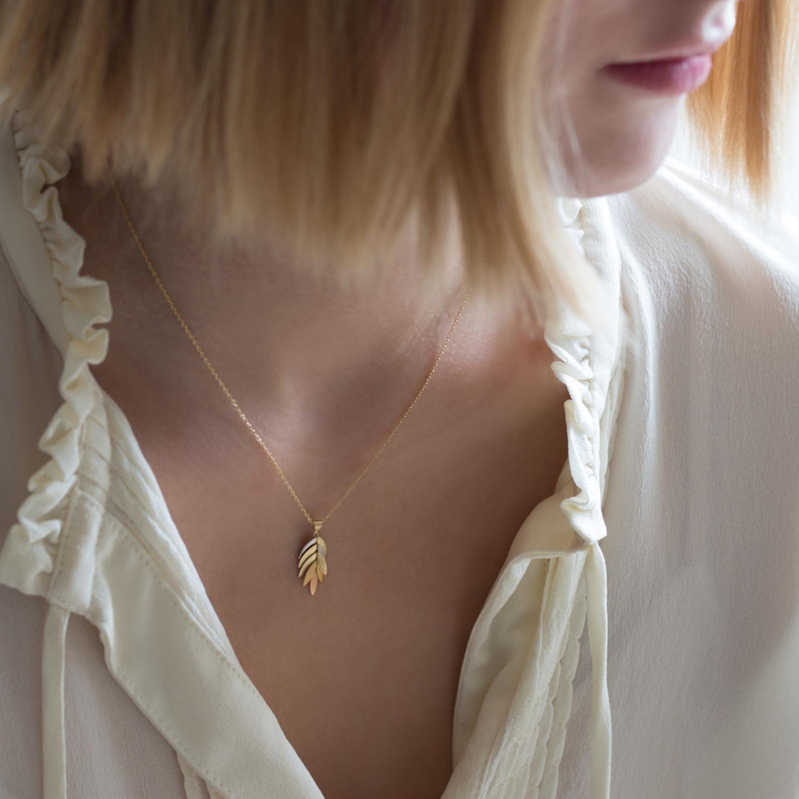 Sia Taylor KLN3 RAIN Rainbow Falling Leaf Pendant M