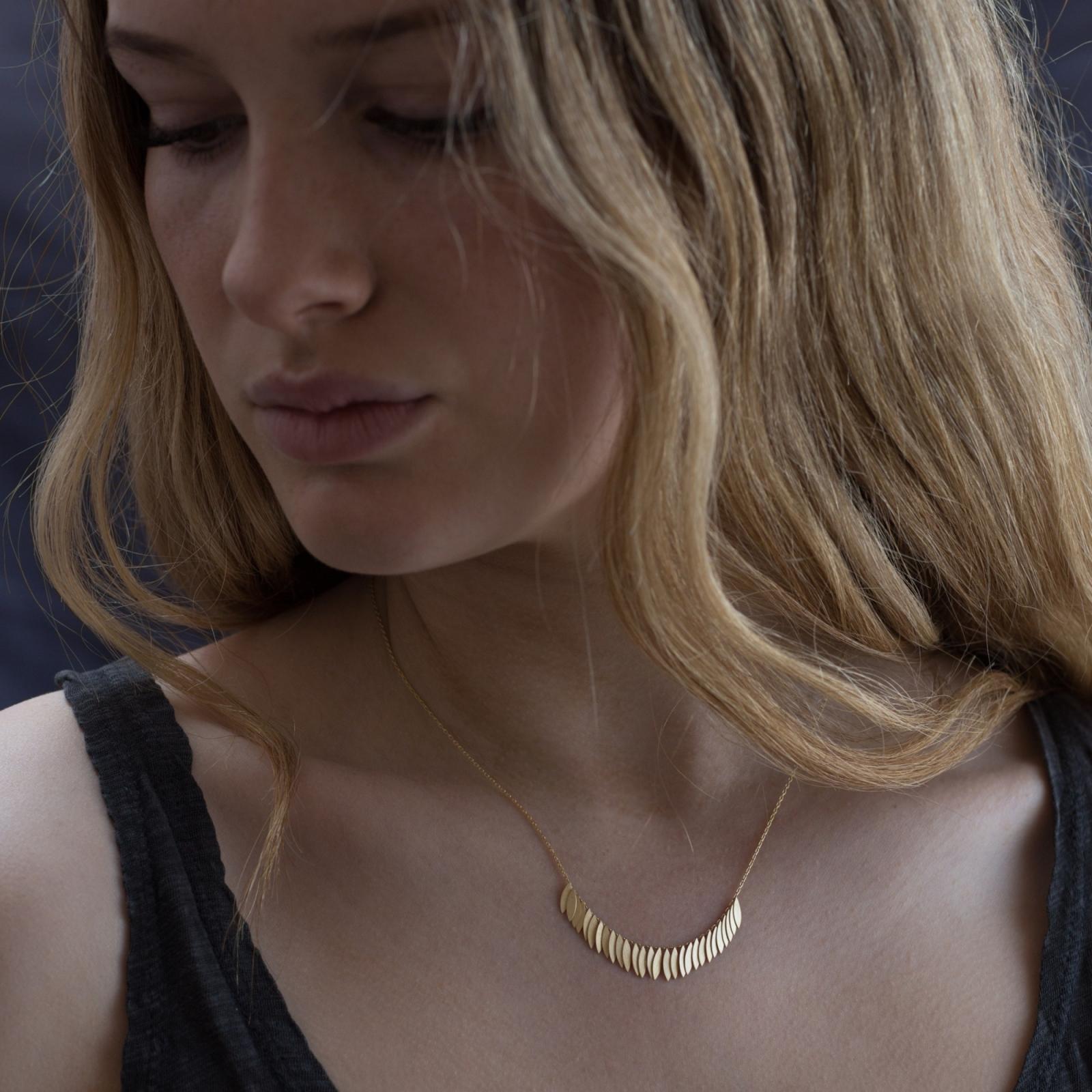 Sia Taylor KN21 Y Yellow Gold Golden Leaf Arc Necklace M