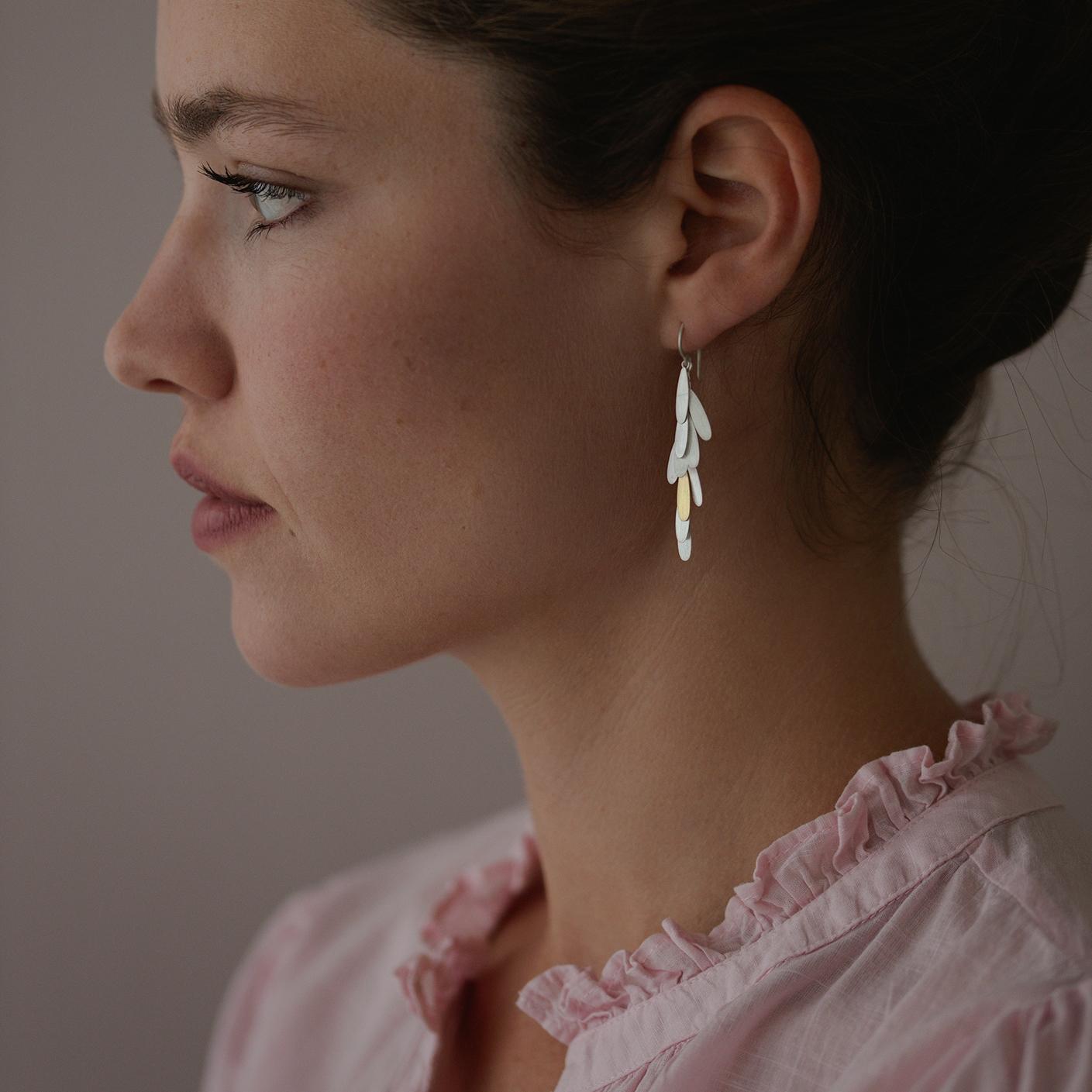 Sia Taylor ME14 SG Silver Long Daisy Earring 2