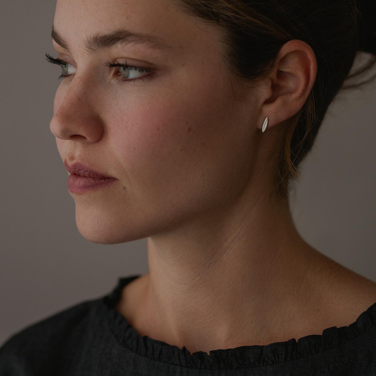 Sia Taylor ME16 S Silver Seed Studs 3
