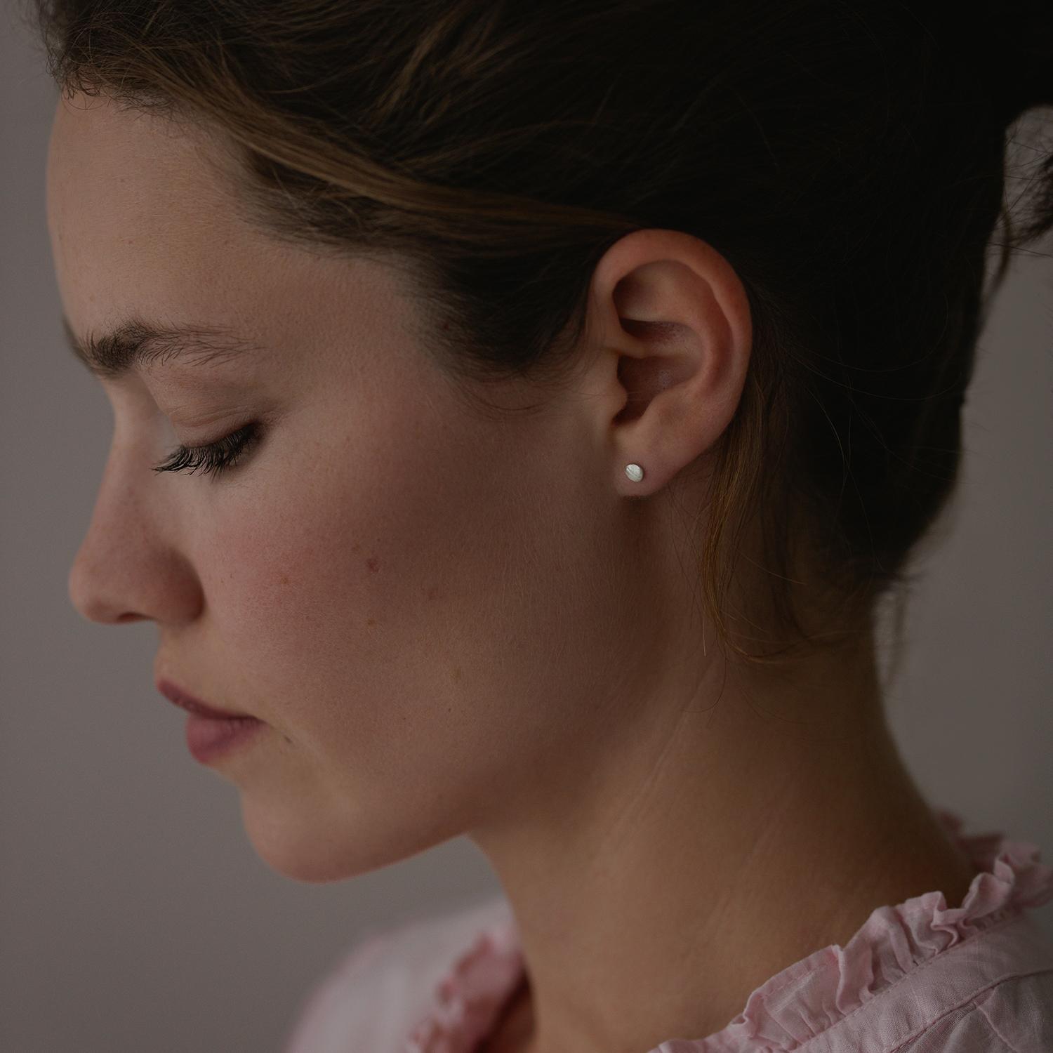 Sia Taylor ME24 S Silver Studs 2