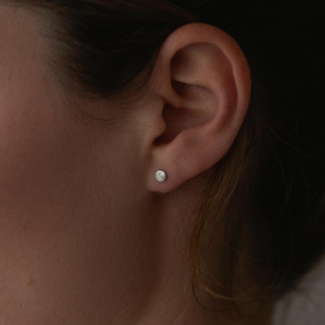 Sia Taylor ME24 S Silver Studs 3