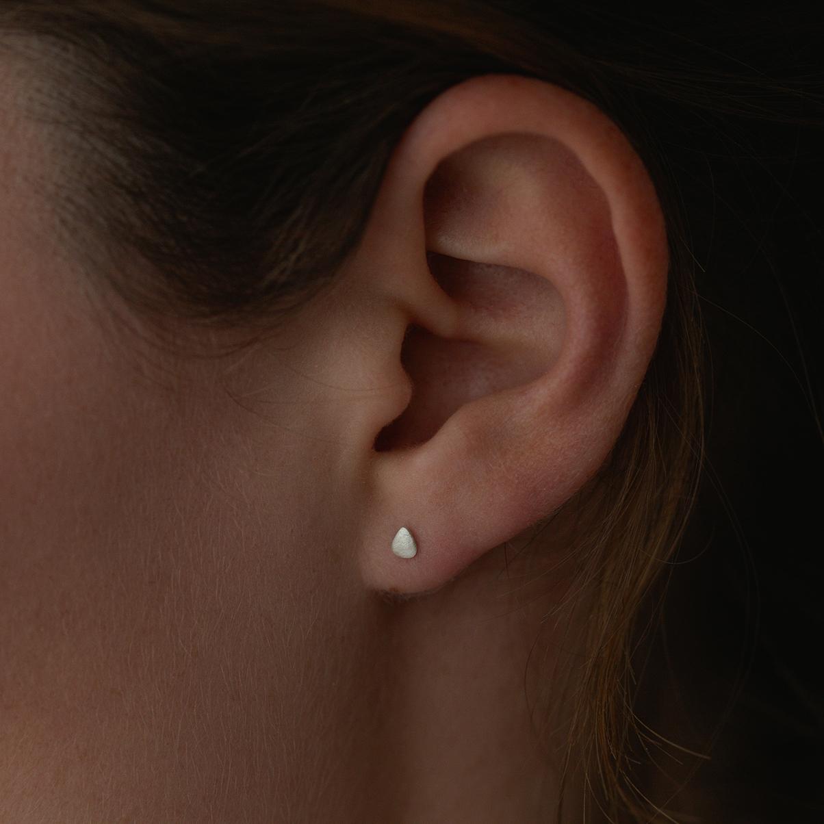 Sia Taylor ME25 S Silver Studs 3