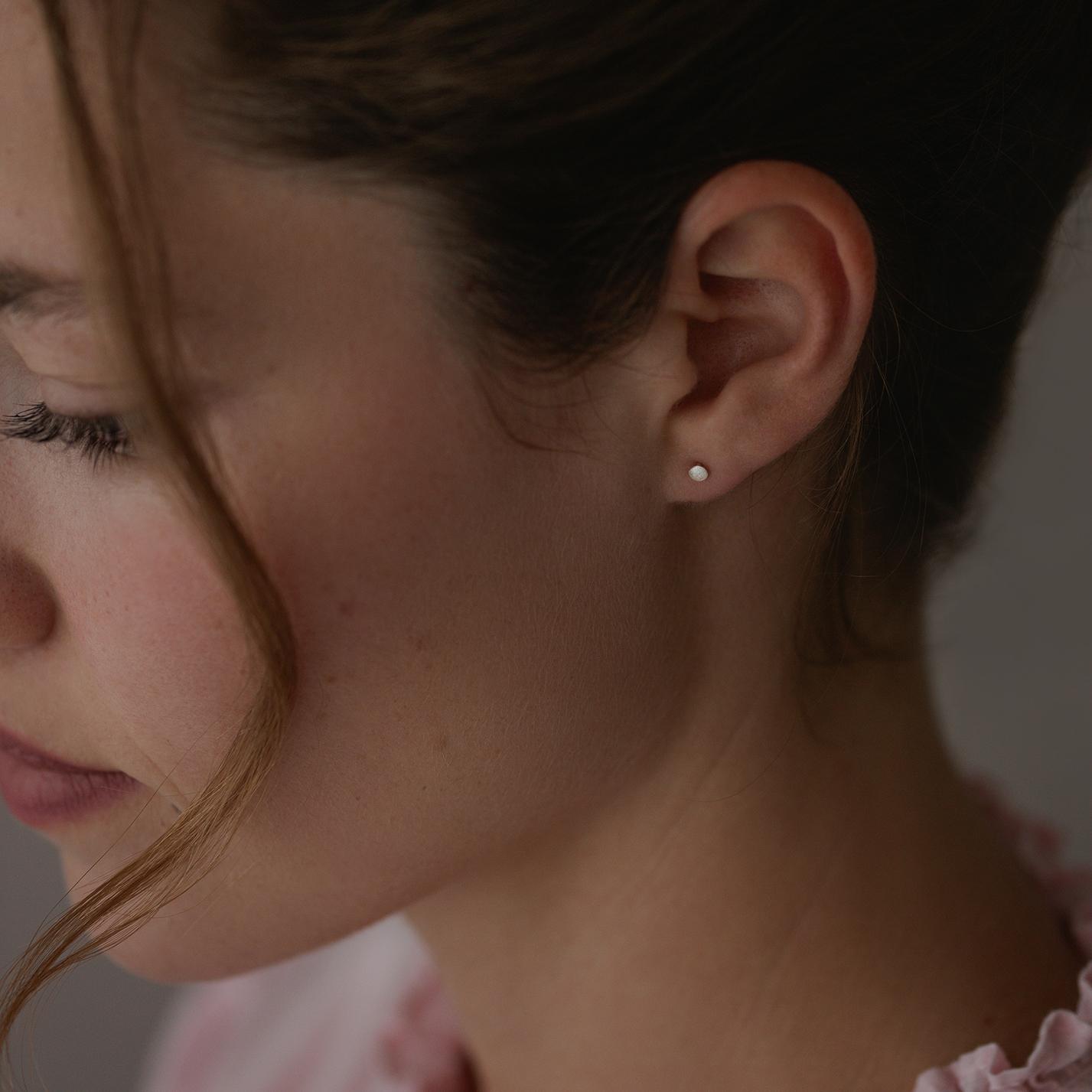 Sia Taylor ME26 S Silver Studs 2