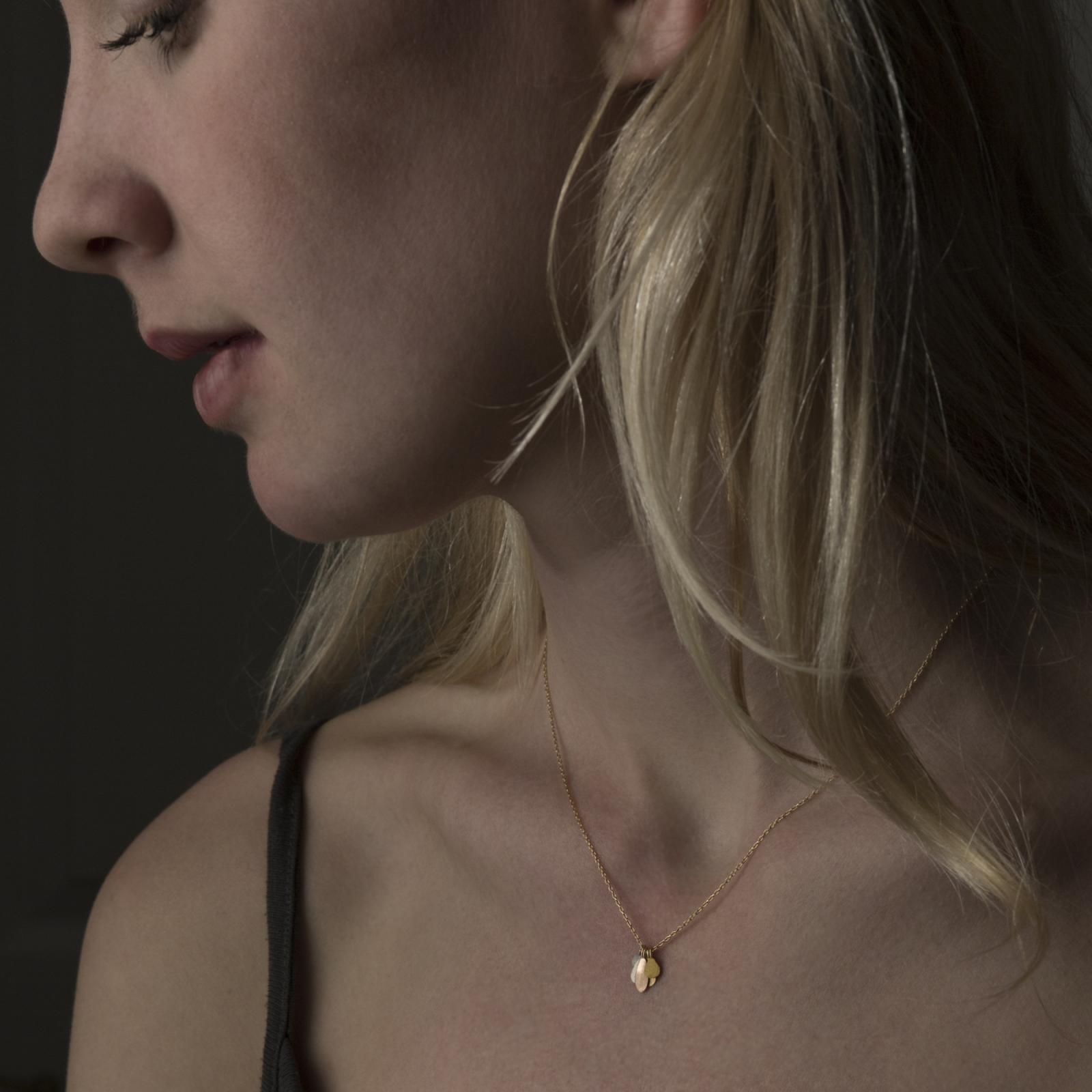 Sia Taylor TN7 Y Raindrops Gold Pendant M