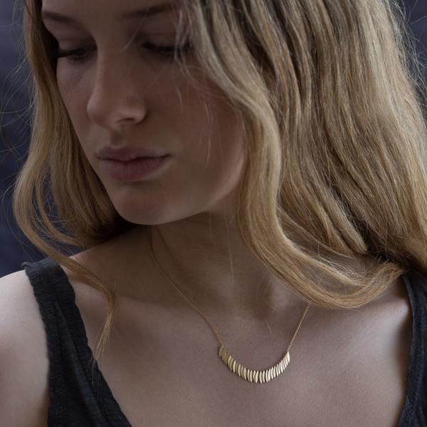 Sia Taylor KN21 Y Yellow Gold Golden Leaf Arc Necklace M