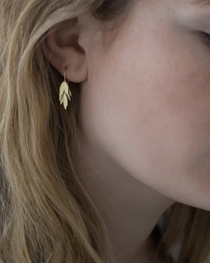Sia Taylor KE23 Y Small Golden Leaf Earring M2