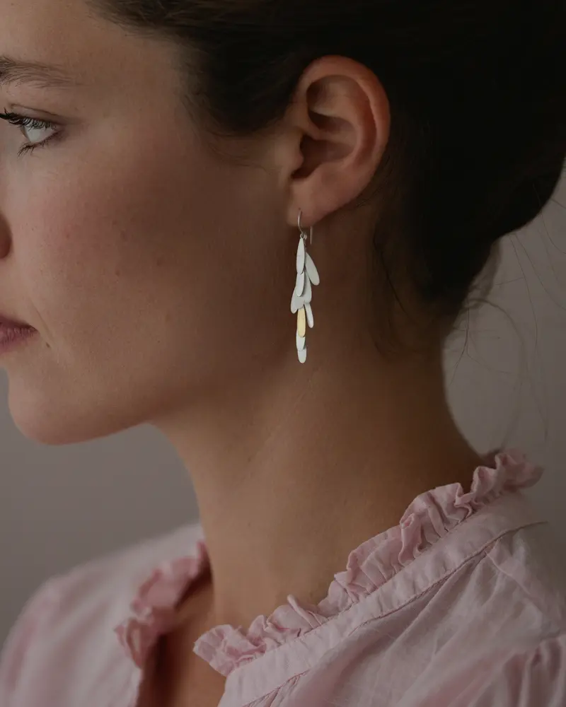 Sia Taylor ME14 SG Silver Long Daisy Earring 2