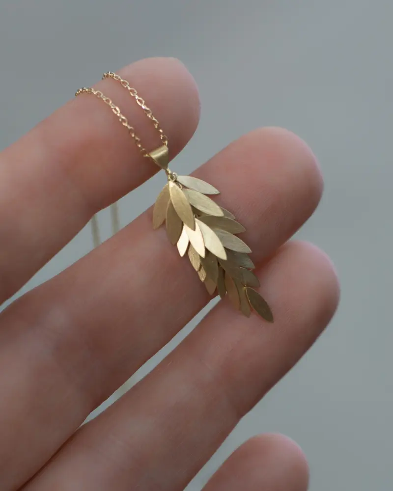 Golden Leaves Crop Sia Taylor Hands Sept2021 13 High Res