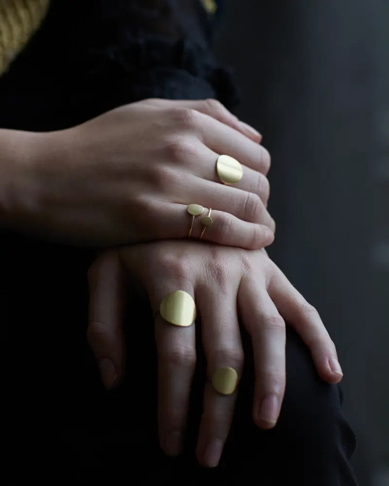 Sia Taylor KR3 Y Yellow Gold 12mm Moon Ring M
