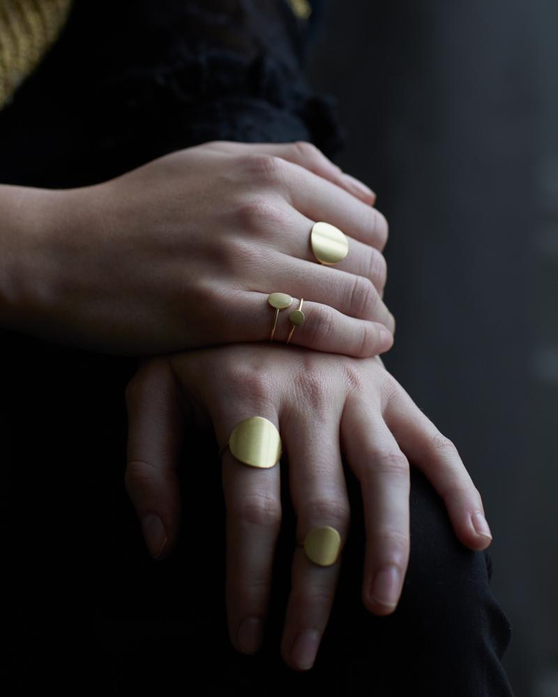 Sia Taylor KR3 Y Yellow Gold 12mm Moon Ring M