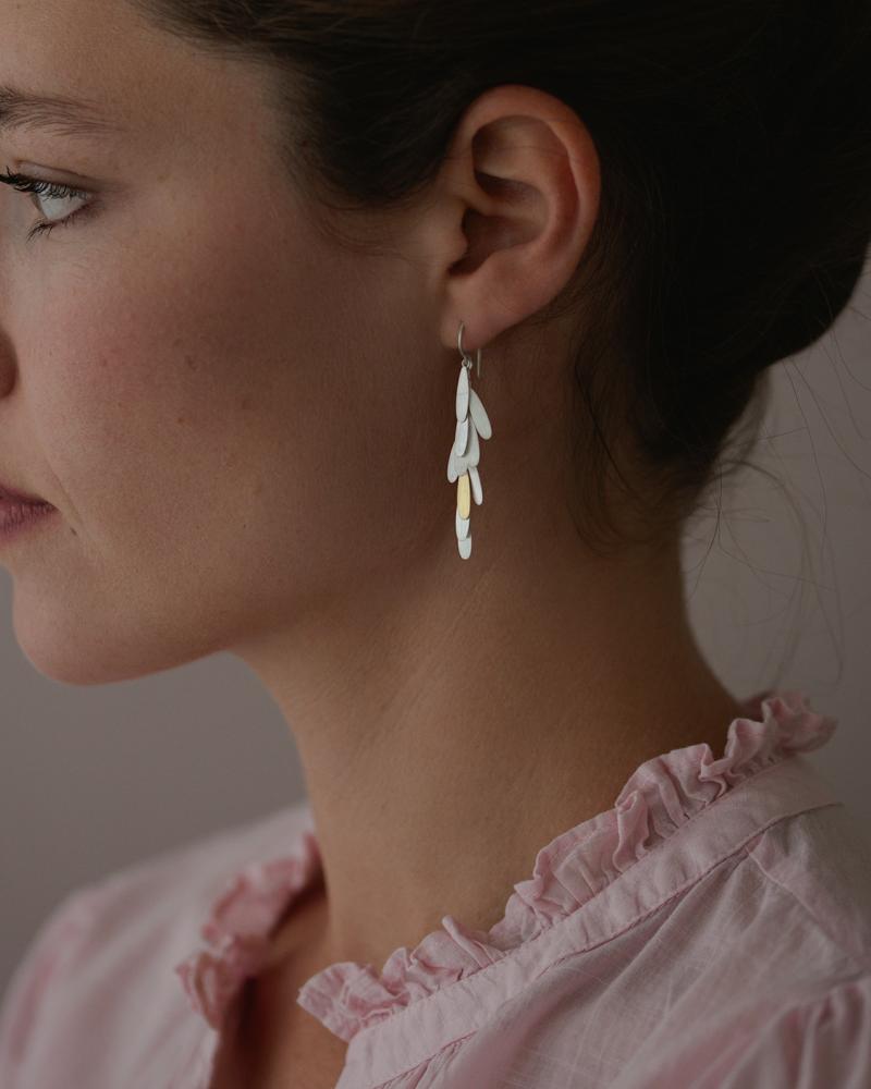 Sia Taylor ME14 SG Silver Long Daisy Earring 2